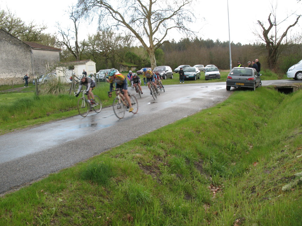 LE 1er PASSAGE SUR LA LIGNE D'ARRIVEE